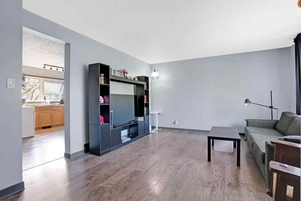 MLS® A2262090 - 6014 37 Street SW in Lakeview Calgary, Residential