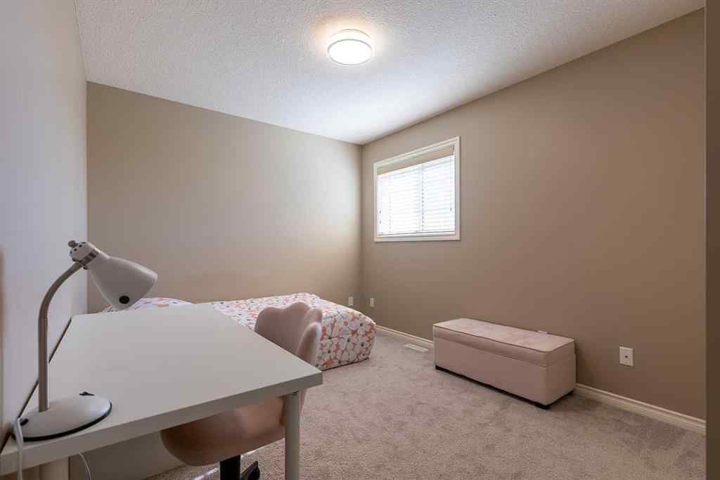 MLS® A2262113 - 153 Vista Road SE in SE Southridge Medicine Hat, Residential