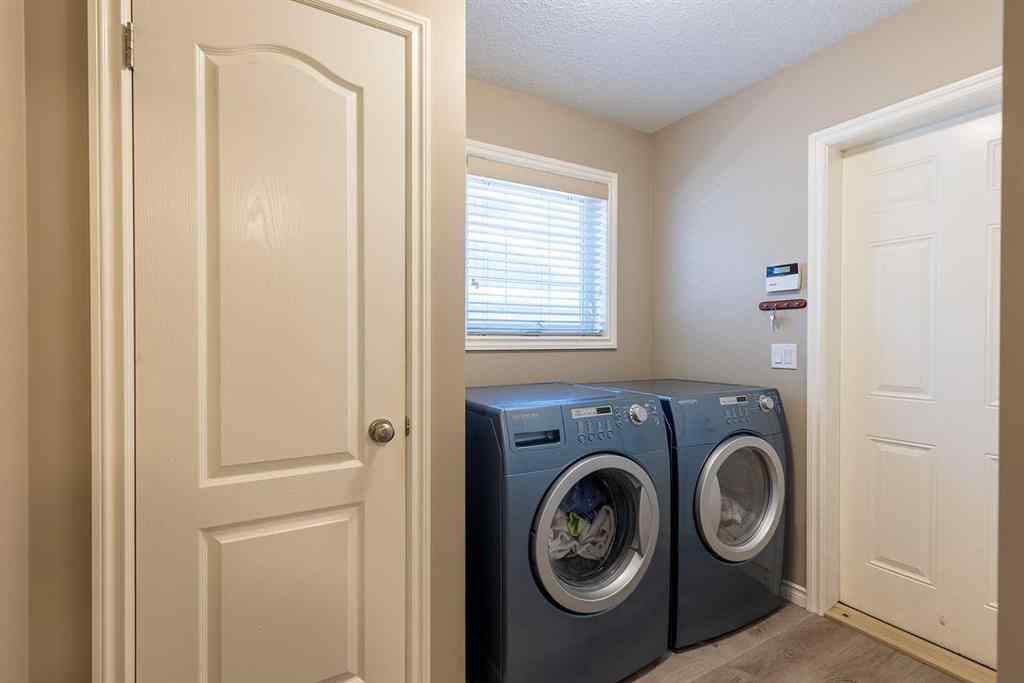 MLS® A2262113 - 153 Vista Road SE in SE Southridge Medicine Hat, Residential