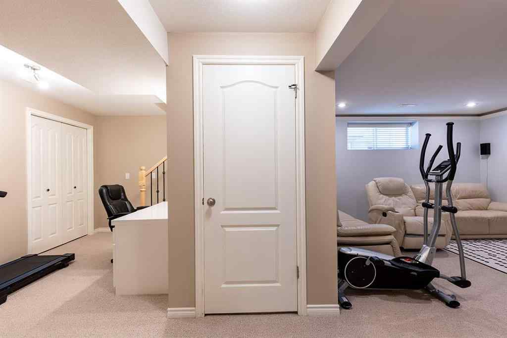 MLS® A2262113 - 153 Vista Road SE in SE Southridge Medicine Hat, Residential