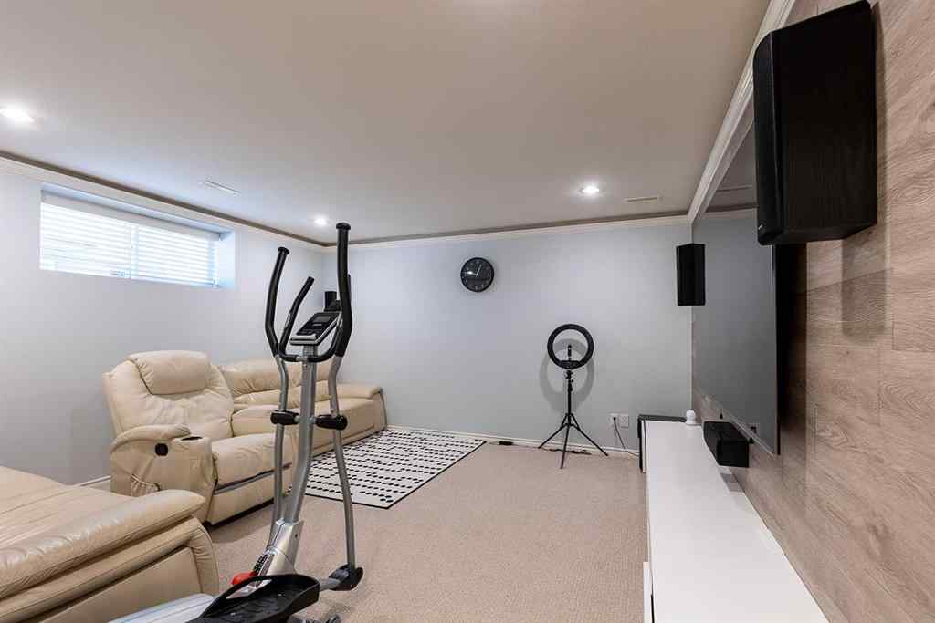 MLS® A2262113 - 153 Vista Road SE in SE Southridge Medicine Hat, Residential