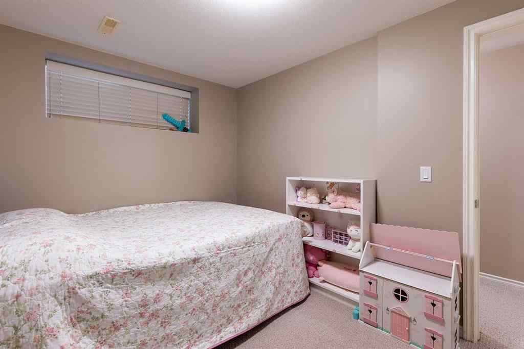 MLS® A2262113 - 153 Vista Road SE in SE Southridge Medicine Hat, Residential