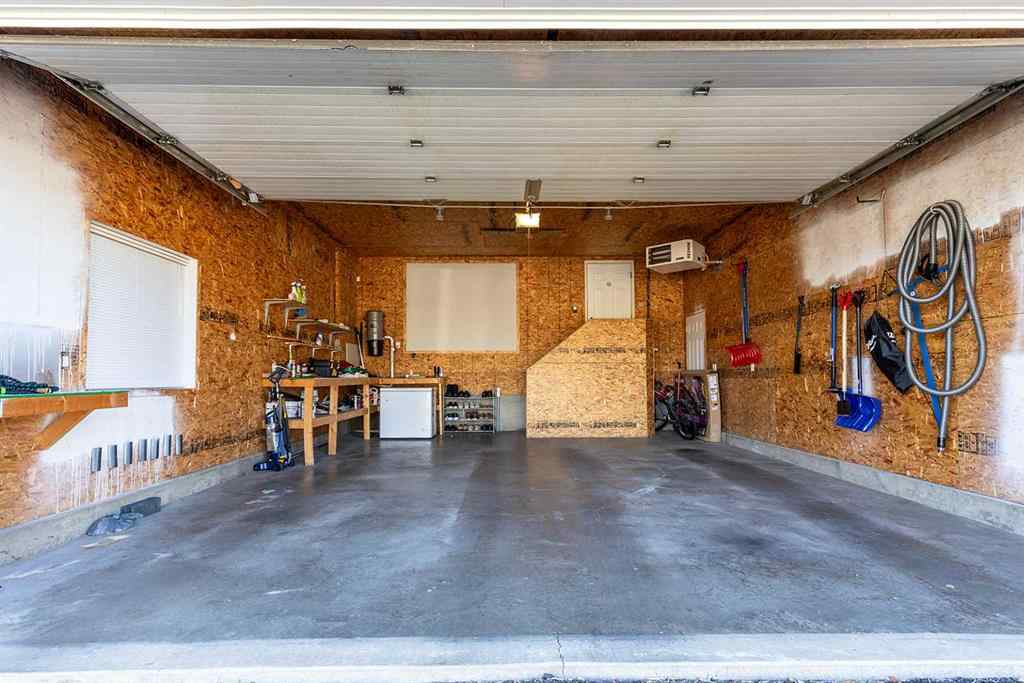 MLS® A2262113 - 153 Vista Road SE in SE Southridge Medicine Hat, Residential