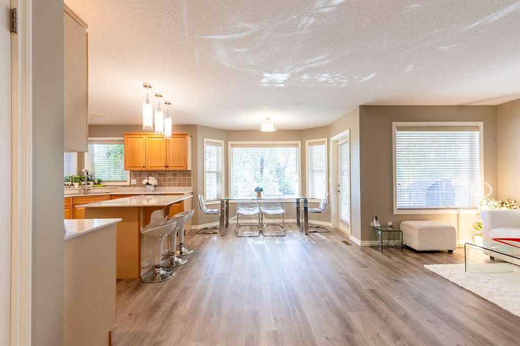 MLS® A2262113 - 153 Vista Road SE in SE Southridge Medicine Hat, Residential