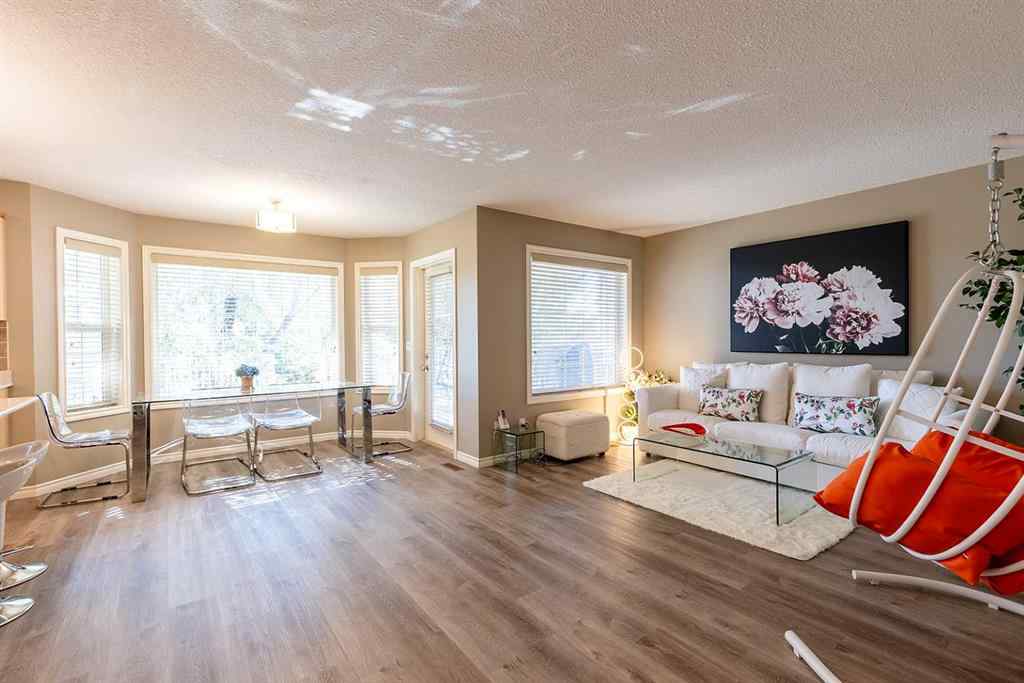 MLS® A2262113 - 153 Vista Road SE in SE Southridge Medicine Hat, Residential