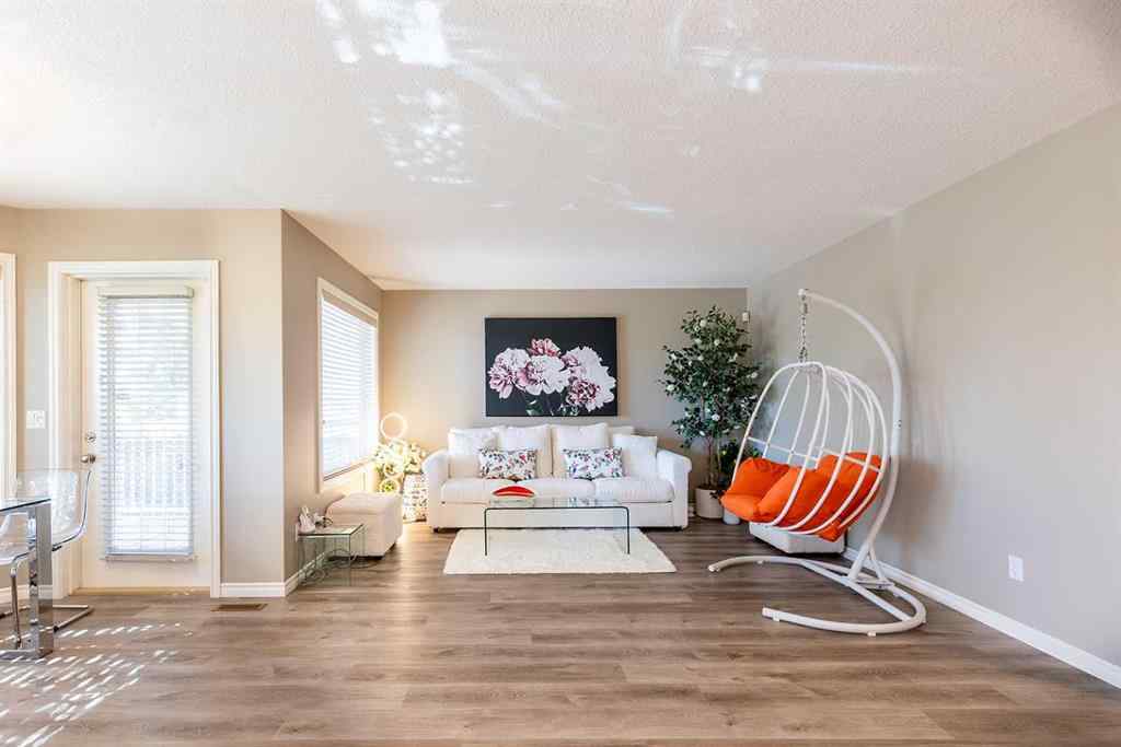 MLS® A2262113 - 153 Vista Road SE in SE Southridge Medicine Hat, Residential