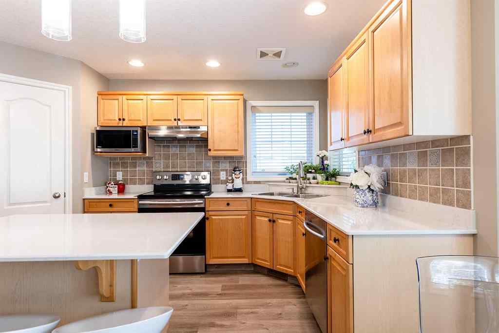 MLS® A2262113 - 153 Vista Road SE in SE Southridge Medicine Hat, Residential