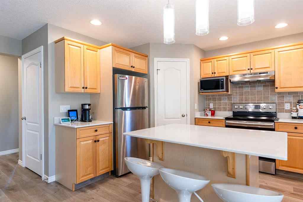 MLS® A2262113 - 153 Vista Road SE in SE Southridge Medicine Hat, Residential