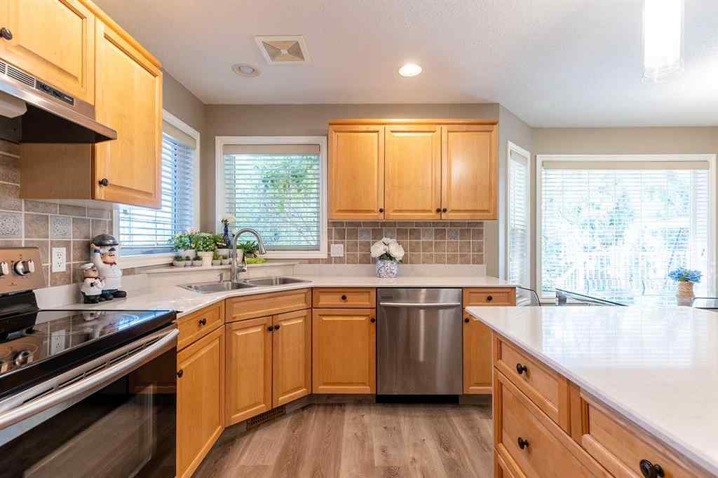 MLS® A2262113 - 153 Vista Road SE in SE Southridge Medicine Hat, Residential