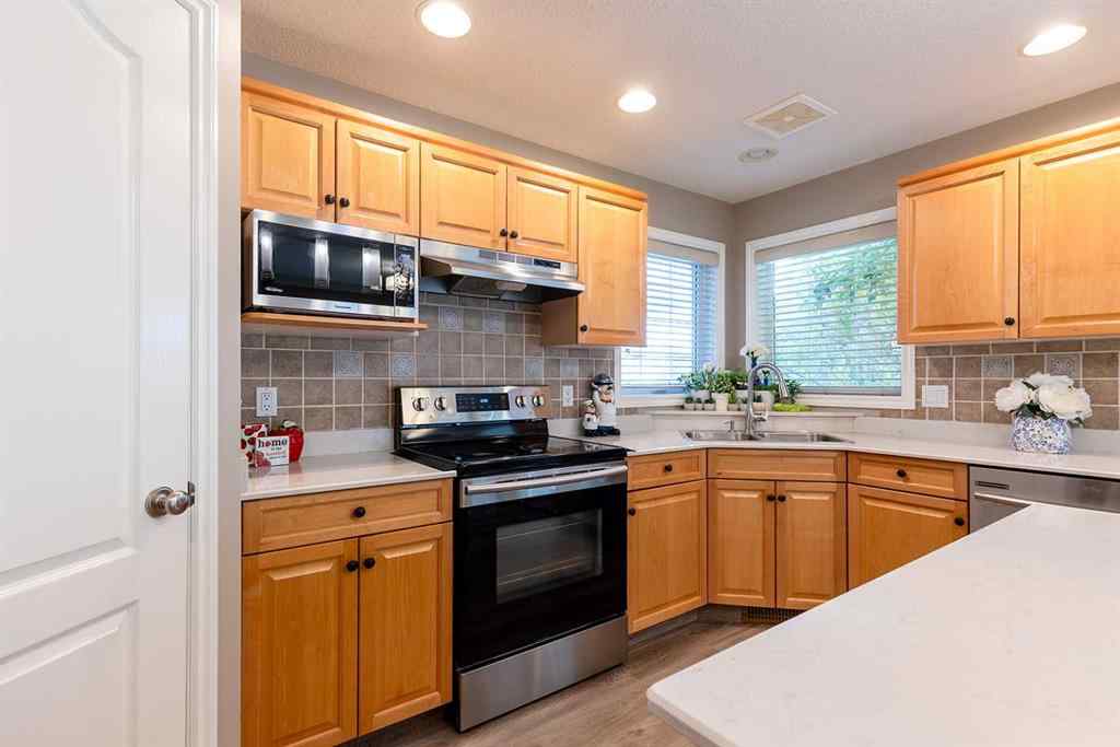 MLS® A2262113 - 153 Vista Road SE in SE Southridge Medicine Hat, Residential