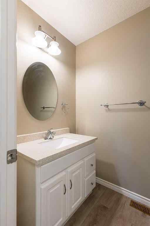 MLS® A2262113 - 153 Vista Road SE in SE Southridge Medicine Hat, Residential