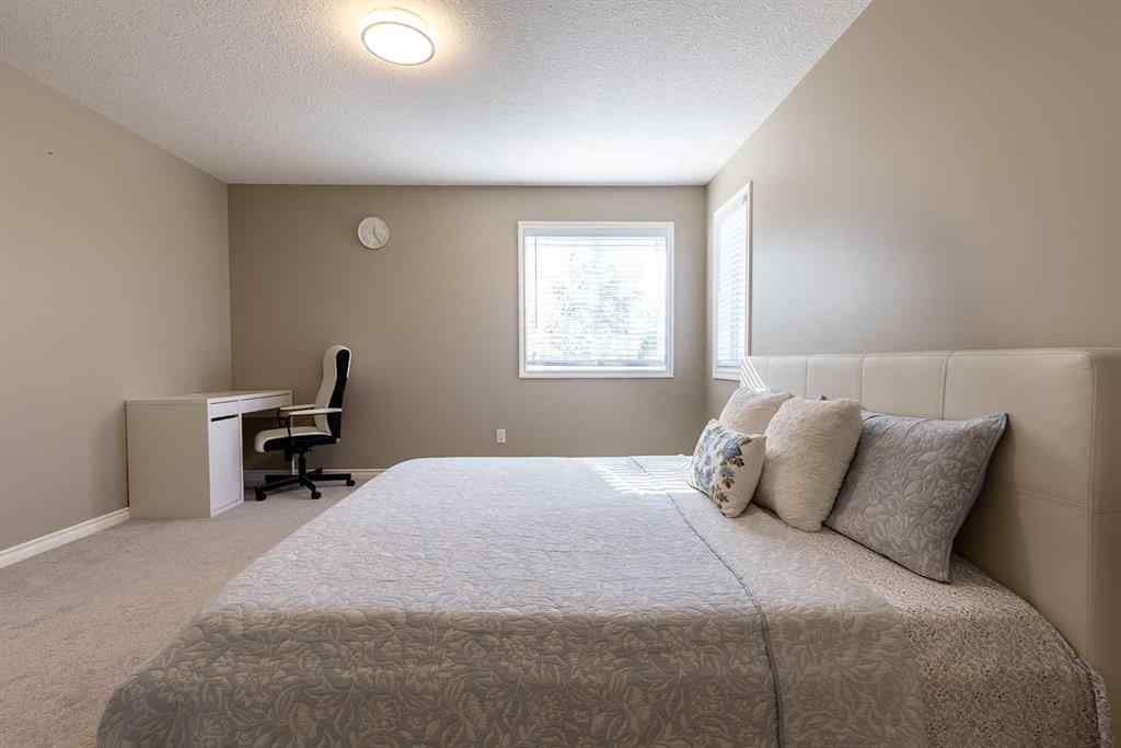 MLS® A2262113 - 153 Vista Road SE in SE Southridge Medicine Hat, Residential