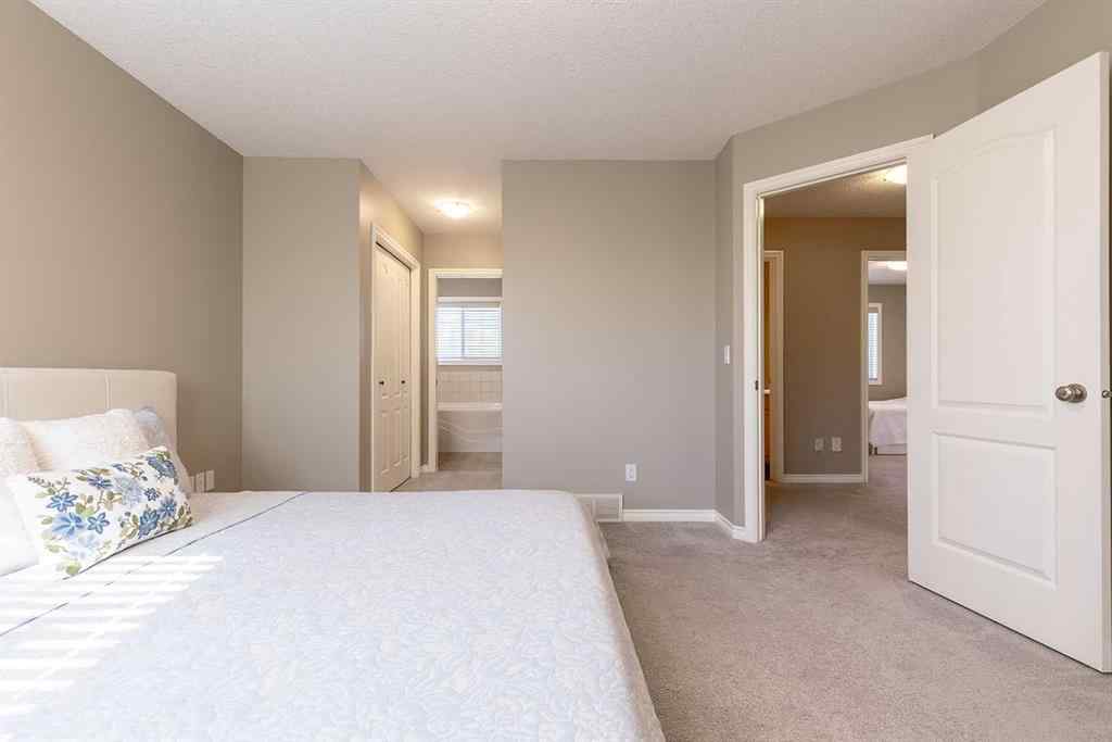 MLS® A2262113 - 153 Vista Road SE in SE Southridge Medicine Hat, Residential
