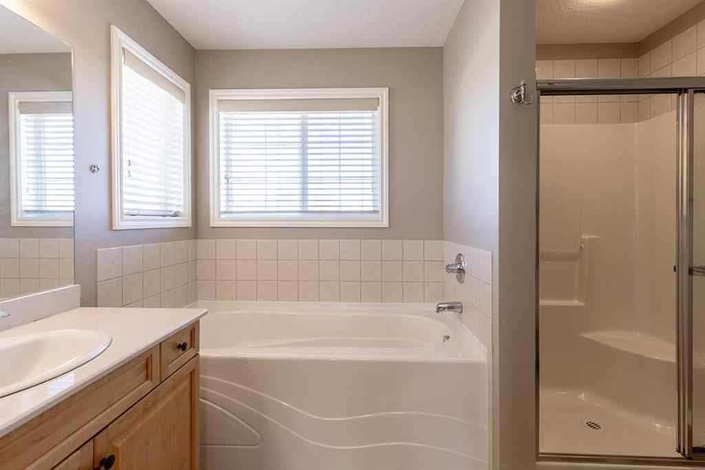 MLS® A2262113 - 153 Vista Road SE in SE Southridge Medicine Hat, Residential