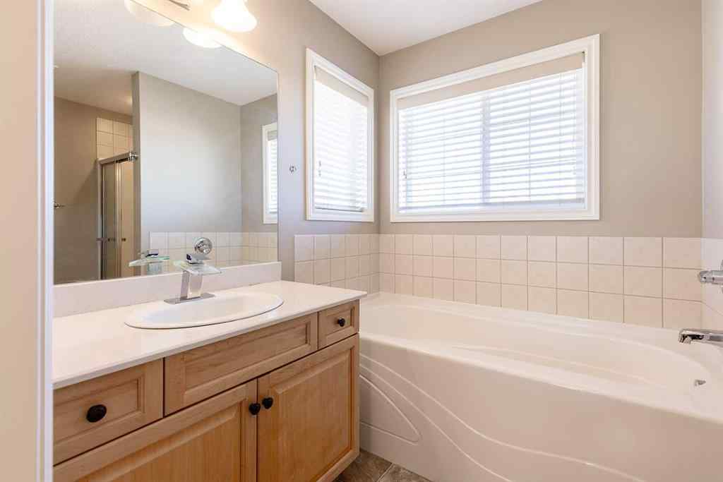 MLS® A2262113 - 153 Vista Road SE in SE Southridge Medicine Hat, Residential