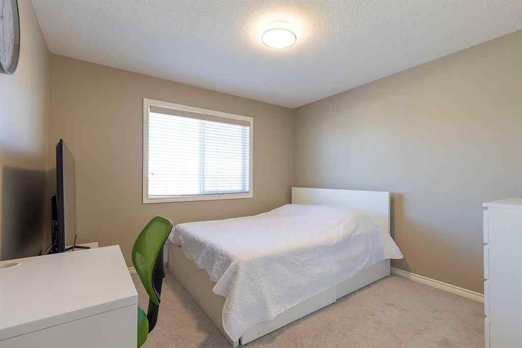 MLS® A2262113 - 153 Vista Road SE in SE Southridge Medicine Hat, Residential