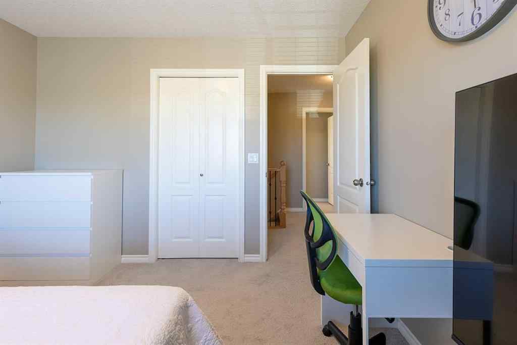 MLS® A2262113 - 153 Vista Road SE in SE Southridge Medicine Hat, Residential