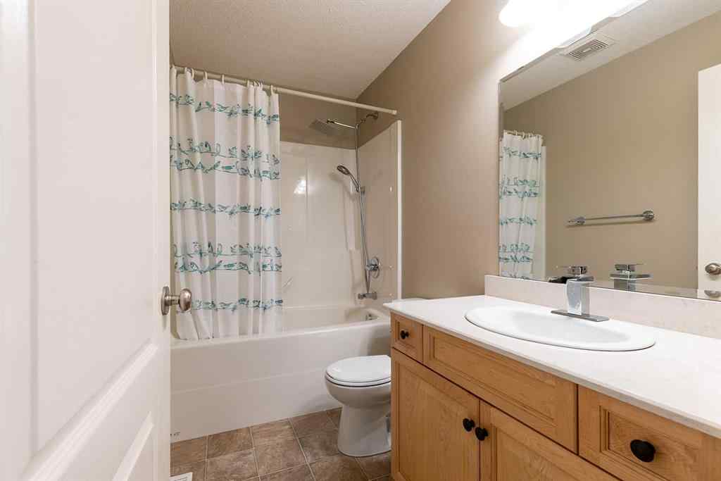MLS® A2262113 - 153 Vista Road SE in SE Southridge Medicine Hat, Residential