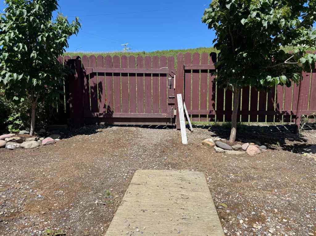 MLS® A2262115 - Unit #6 1229 Waterton Avenue  in NONE Pincher Creek, Mobile