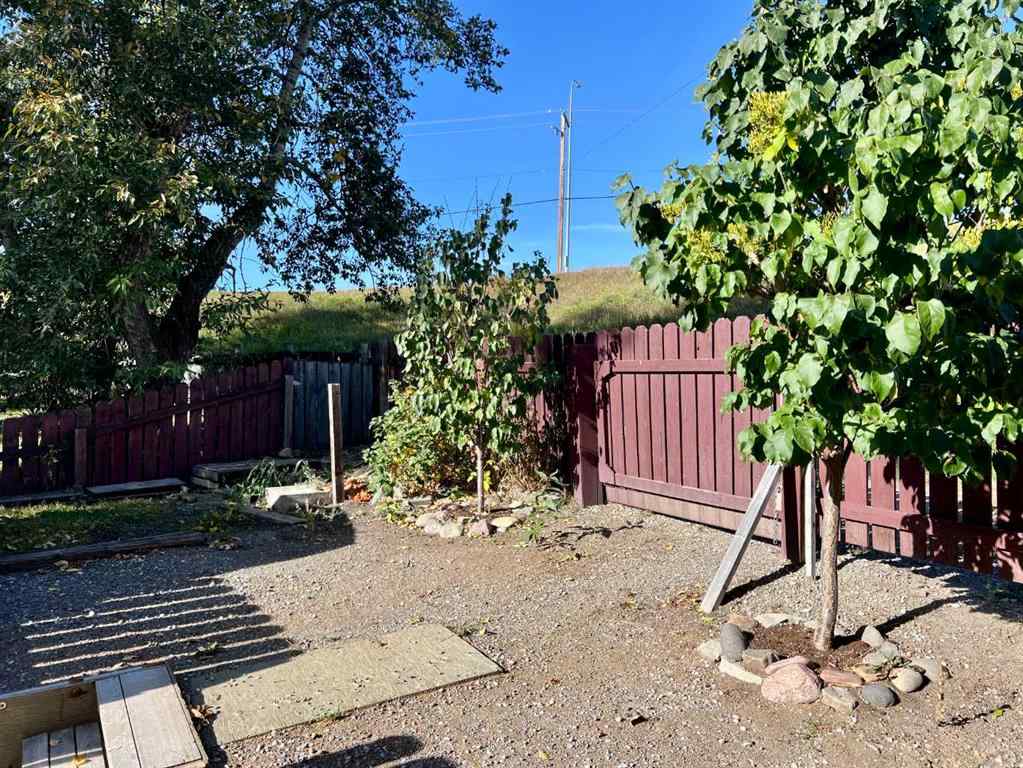 MLS® A2262115 - Unit #6 1229 Waterton Avenue  in NONE Pincher Creek, Mobile