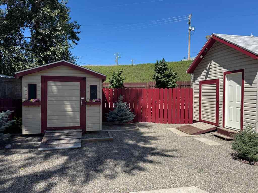 MLS® A2262115 - Unit #6 1229 Waterton Avenue  in NONE Pincher Creek, Mobile