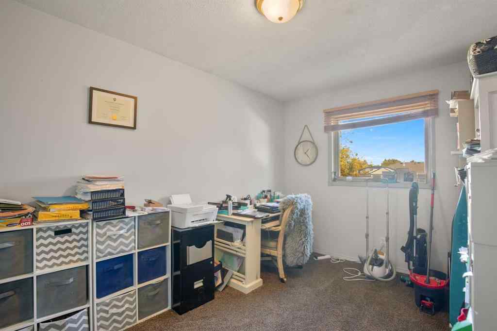 MLS® A2262118 - 61 Pickwick Lane  in English Estates Lacombe, Residential