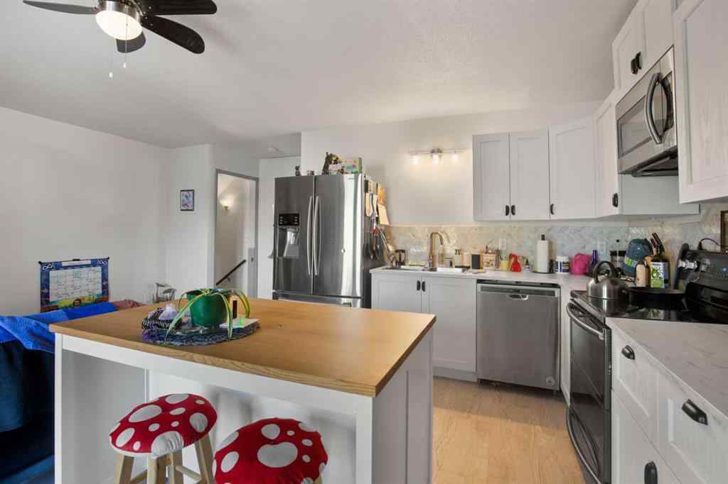 MLS® A2262118 - 61 Pickwick Lane  in English Estates Lacombe, Residential