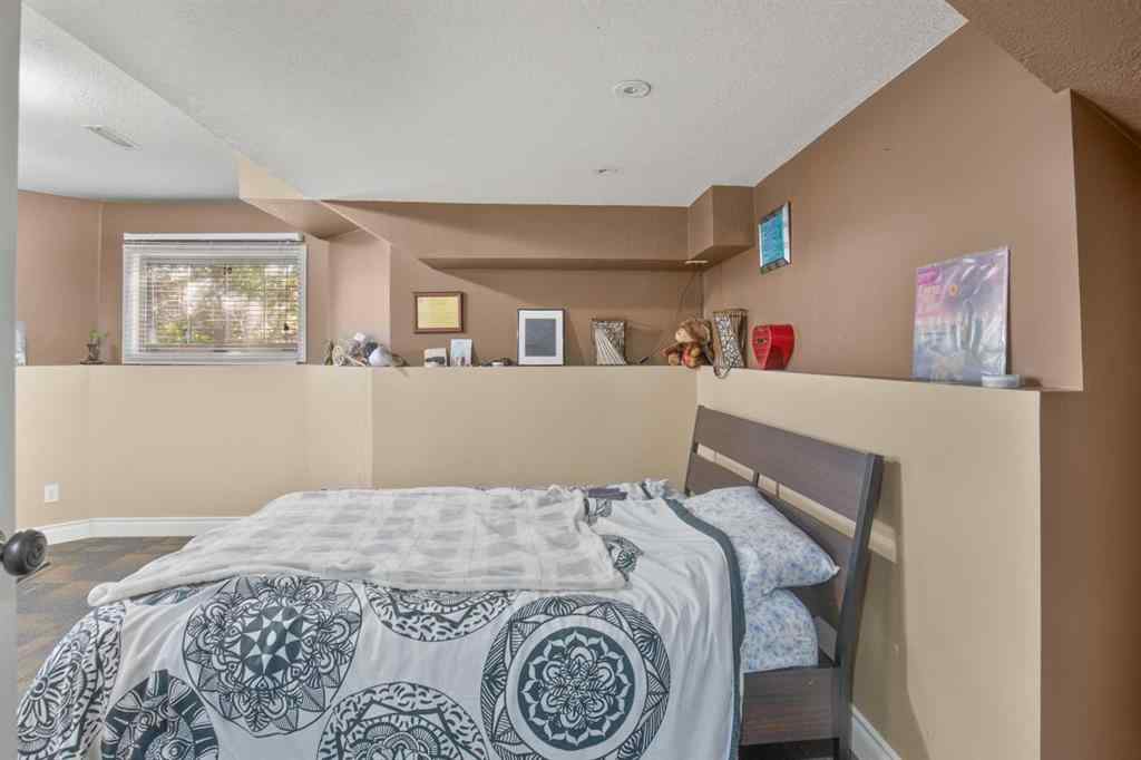 MLS® A2262118 - 61 Pickwick Lane  in English Estates Lacombe, Residential