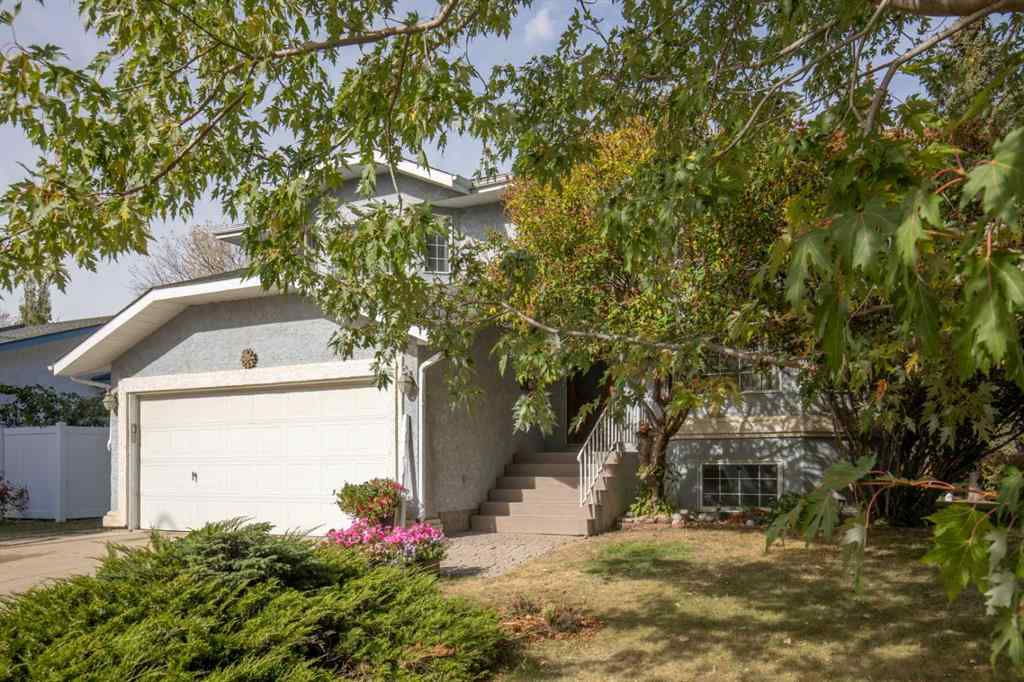 MLS® A2262118 - 61 Pickwick Lane  in English Estates Lacombe, Residential