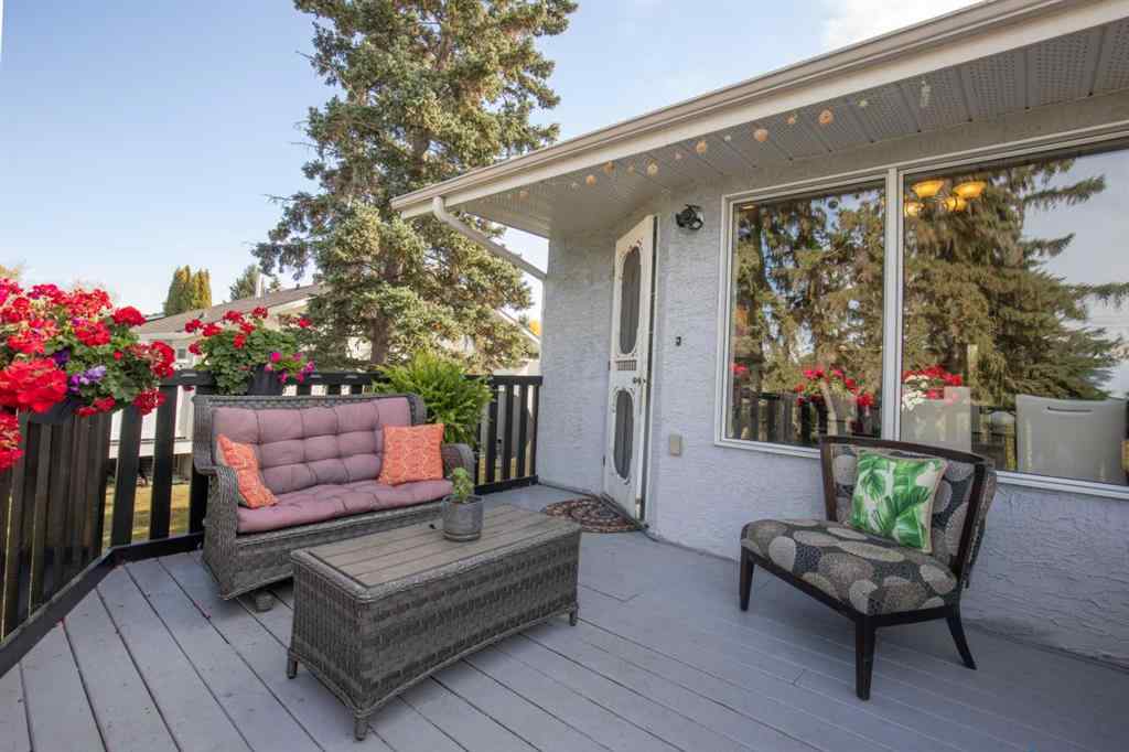 MLS® A2262118 - 61 Pickwick Lane  in English Estates Lacombe, Residential