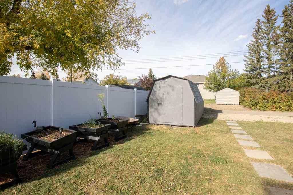 MLS® A2262118 - 61 Pickwick Lane  in English Estates Lacombe, Residential