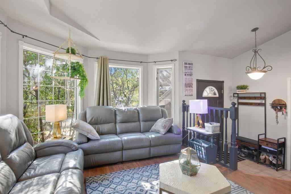 MLS® A2262118 - 61 Pickwick Lane  in English Estates Lacombe, Residential