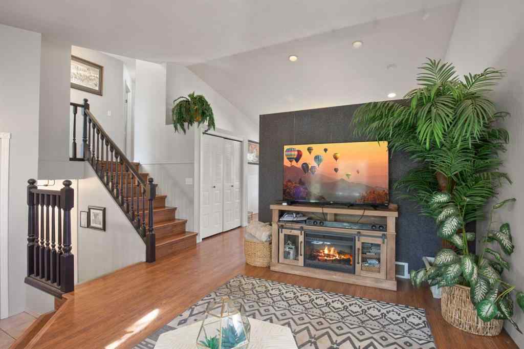 MLS® A2262118 - 61 Pickwick Lane  in English Estates Lacombe, Residential