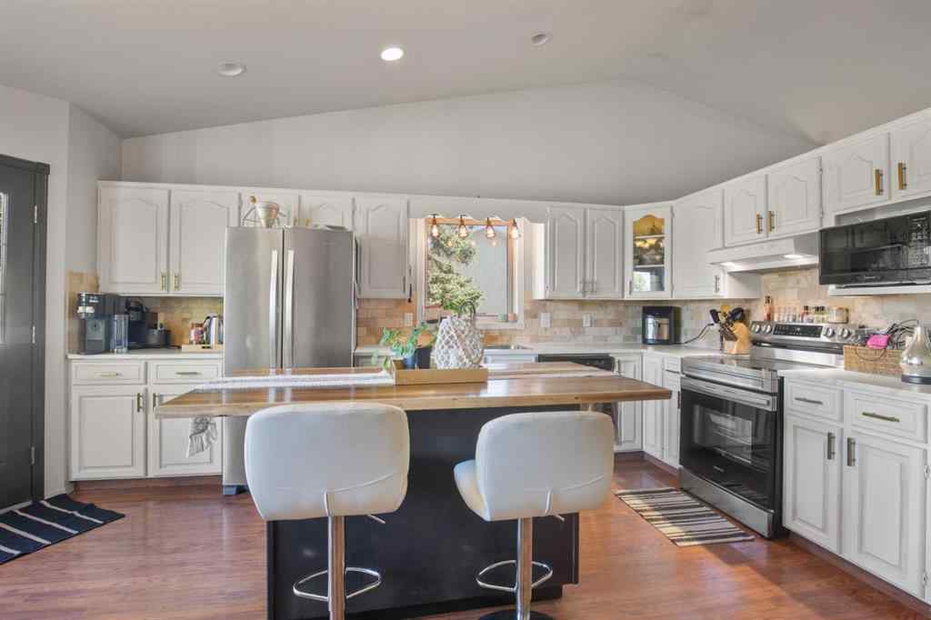 MLS® A2262118 - 61 Pickwick Lane  in English Estates Lacombe, Residential