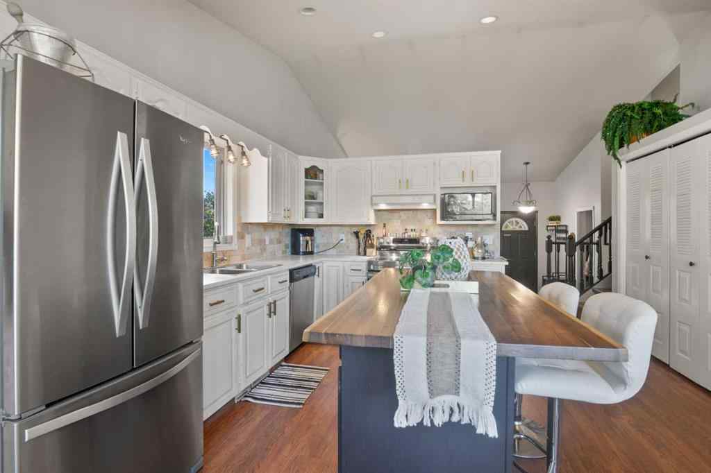 MLS® A2262118 - 61 Pickwick Lane  in English Estates Lacombe, Residential