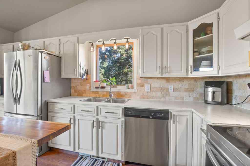 MLS® A2262118 - 61 Pickwick Lane  in English Estates Lacombe, Residential