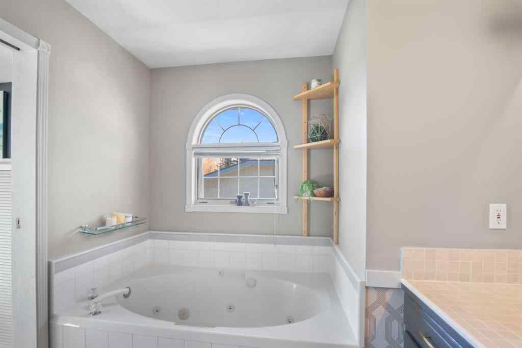 MLS® A2262118 - 61 Pickwick Lane  in English Estates Lacombe, Residential