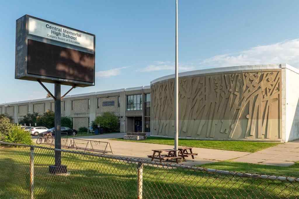 MLS® A2262144 - 2322 54 Avenue SW in North Glenmore Park Calgary, Residential