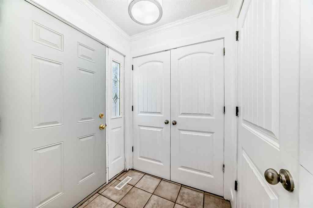 MLS® A2262145 - Unit #112 5404 10 Avenue SE in Penbrooke Meadows Calgary, Residential