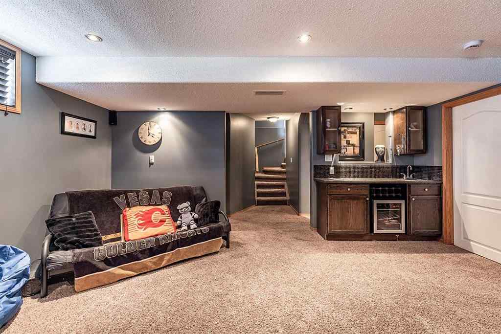 MLS® A2262146 - 484 Stark Way SE in SE Southridge Medicine Hat, Residential