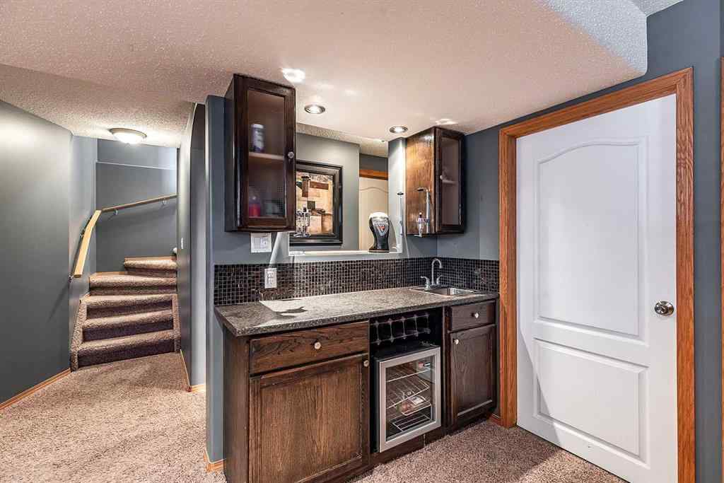MLS® A2262146 - 484 Stark Way SE in SE Southridge Medicine Hat, Residential