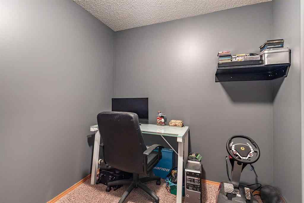 MLS® A2262146 - 484 Stark Way SE in SE Southridge Medicine Hat, Residential