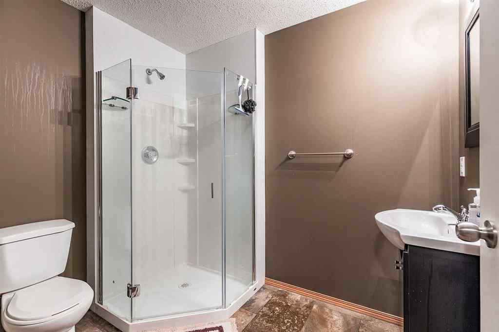 MLS® A2262146 - 484 Stark Way SE in SE Southridge Medicine Hat, Residential