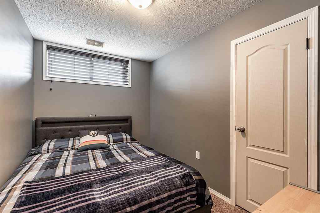 MLS® A2262146 - 484 Stark Way SE in SE Southridge Medicine Hat, Residential