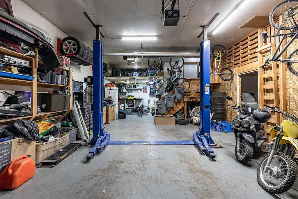 MLS® A2262146 - 484 Stark Way SE in SE Southridge Medicine Hat, Residential