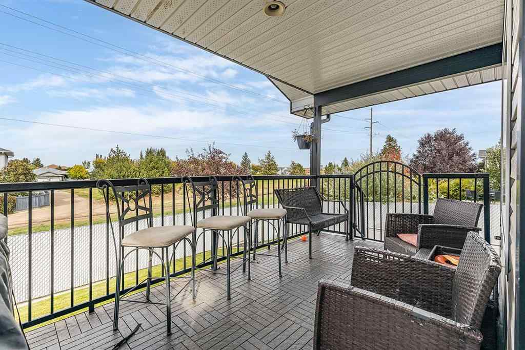 MLS® A2262146 - 484 Stark Way SE in SE Southridge Medicine Hat, Residential