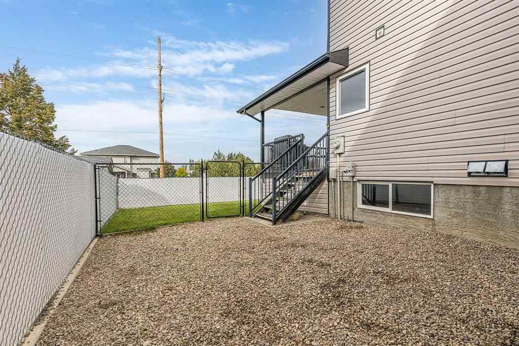 MLS® A2262146 - 484 Stark Way SE in SE Southridge Medicine Hat, Residential