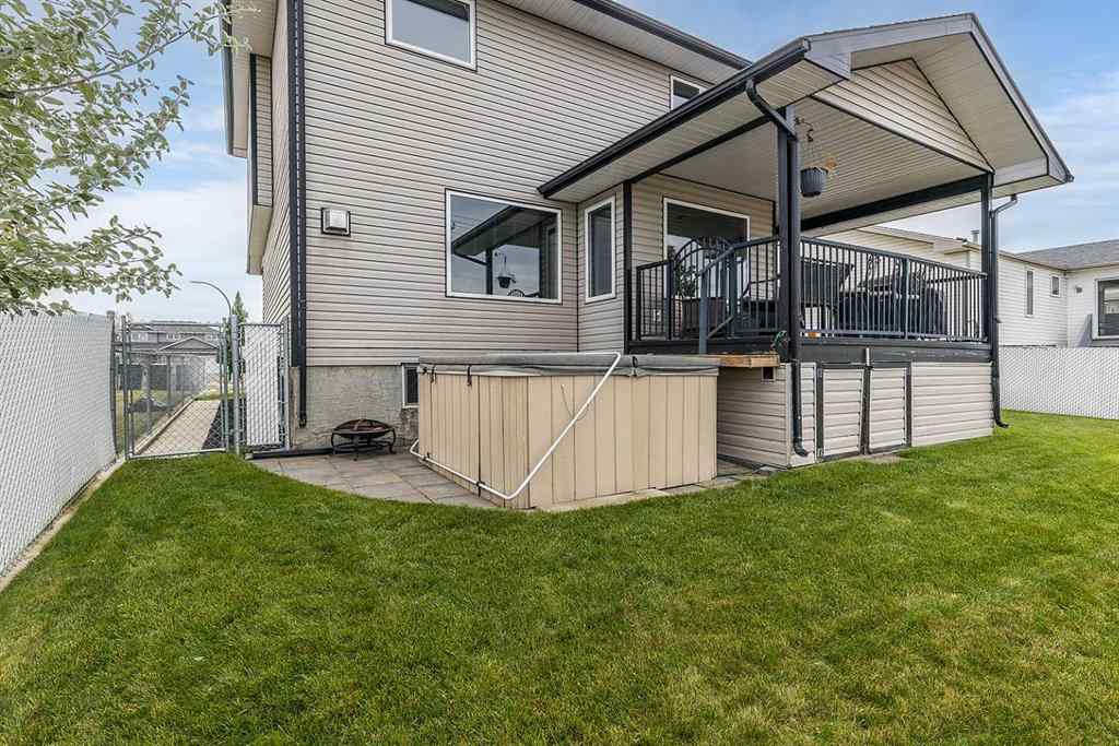 MLS® A2262146 - 484 Stark Way SE in SE Southridge Medicine Hat, Residential