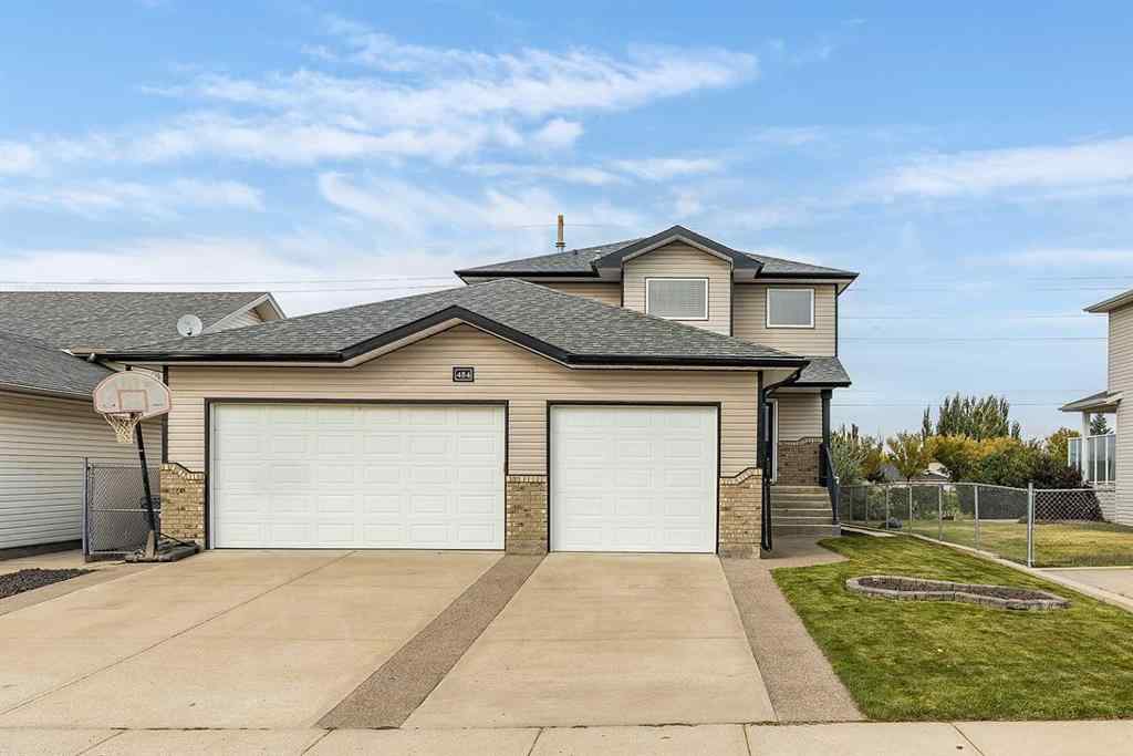 MLS® A2262146 - 484 Stark Way SE in SE Southridge Medicine Hat, Residential