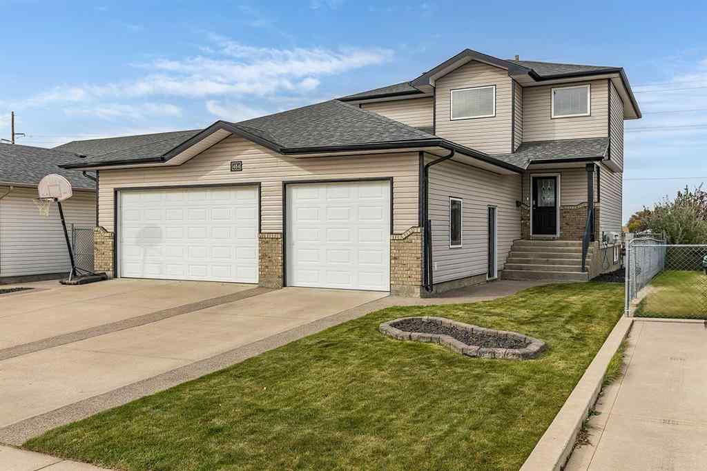 MLS® A2262146 - 484 Stark Way SE in SE Southridge Medicine Hat, Residential